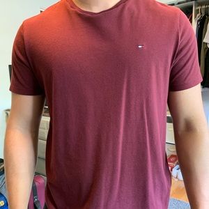 Men’s medium maroon Timmy Hilfiger shirt